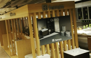 Exhibidor con griferia